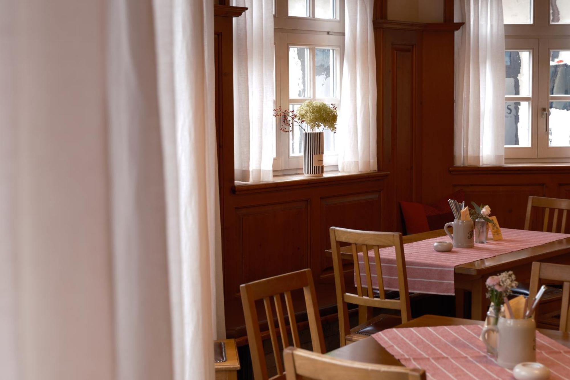 Hotel Gasthof Zum Ochsen Эинген Экстерьер фото