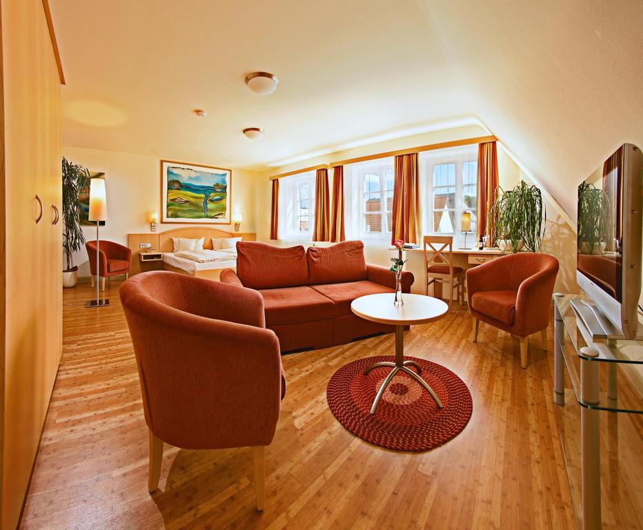 Hotel Gasthof Zum Ochsen Эинген Экстерьер фото