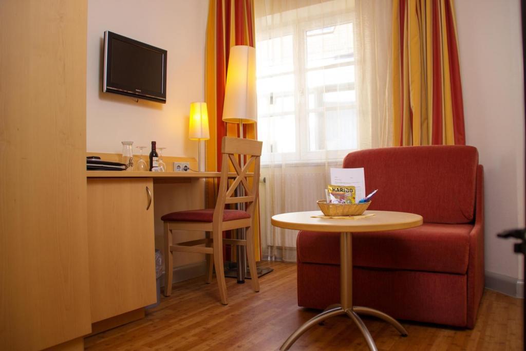 Hotel Gasthof Zum Ochsen Эинген Экстерьер фото
