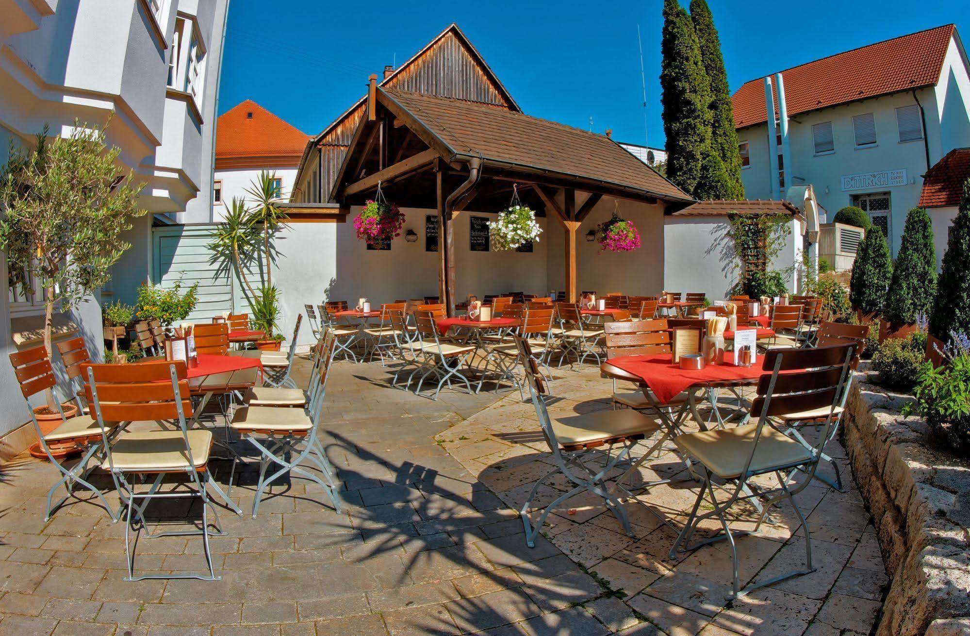 Hotel Gasthof Zum Ochsen Эинген Экстерьер фото
